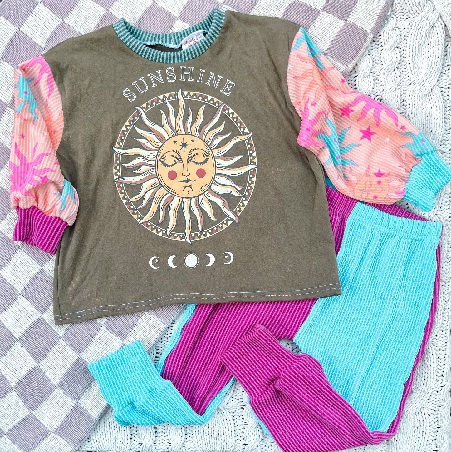 4T oversized tee and joggers