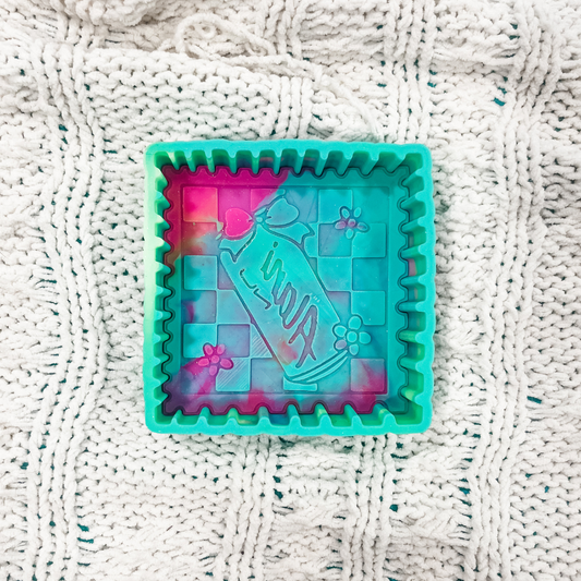 Alani checker - scalloped edges